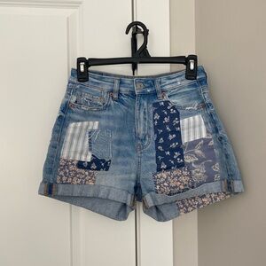 American Eagle Women’s high waisted patchwork mom shorts // Size 25